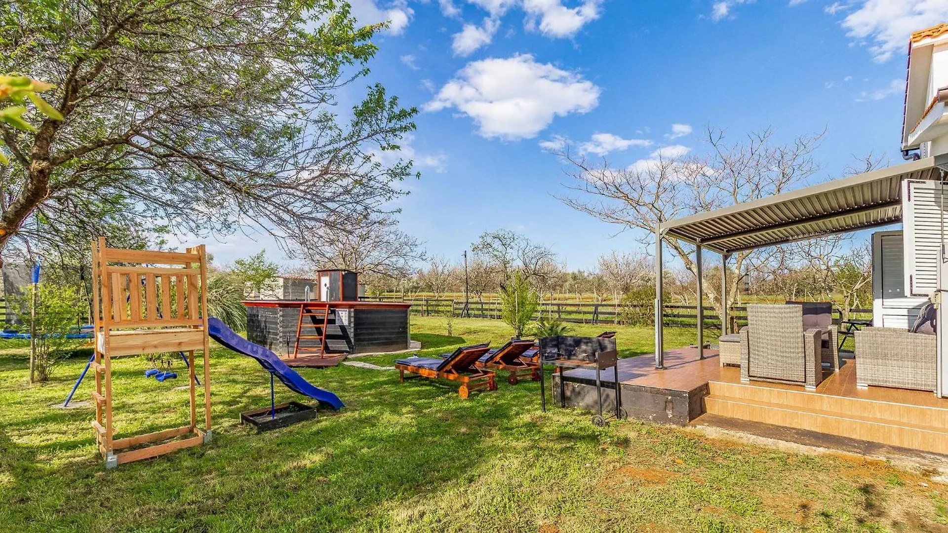 Beautiful Home In Marcana With Wifi
